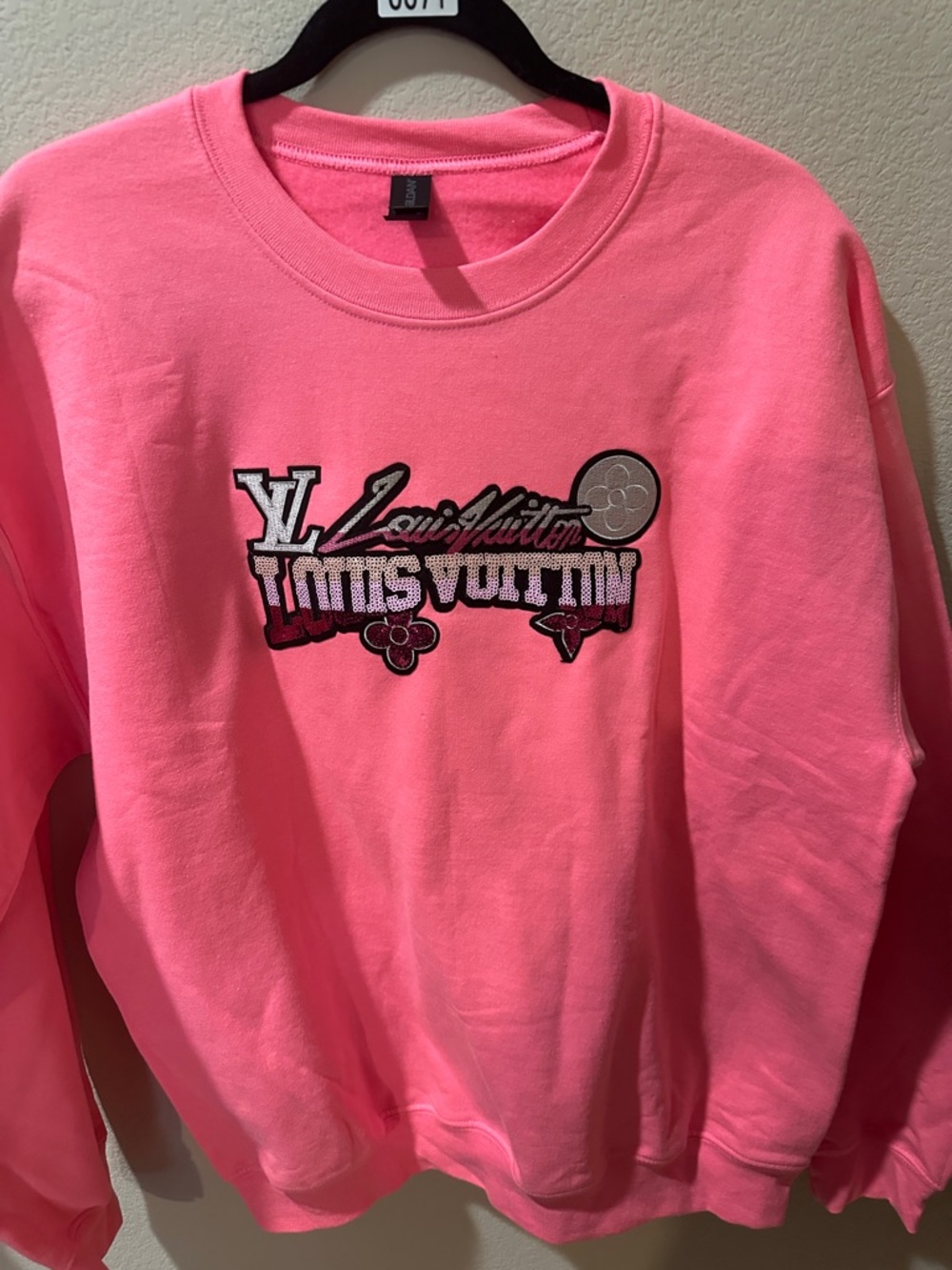 Louis Vuitton Pink Logo Crewneck Sweatshirt.

(Fashion)